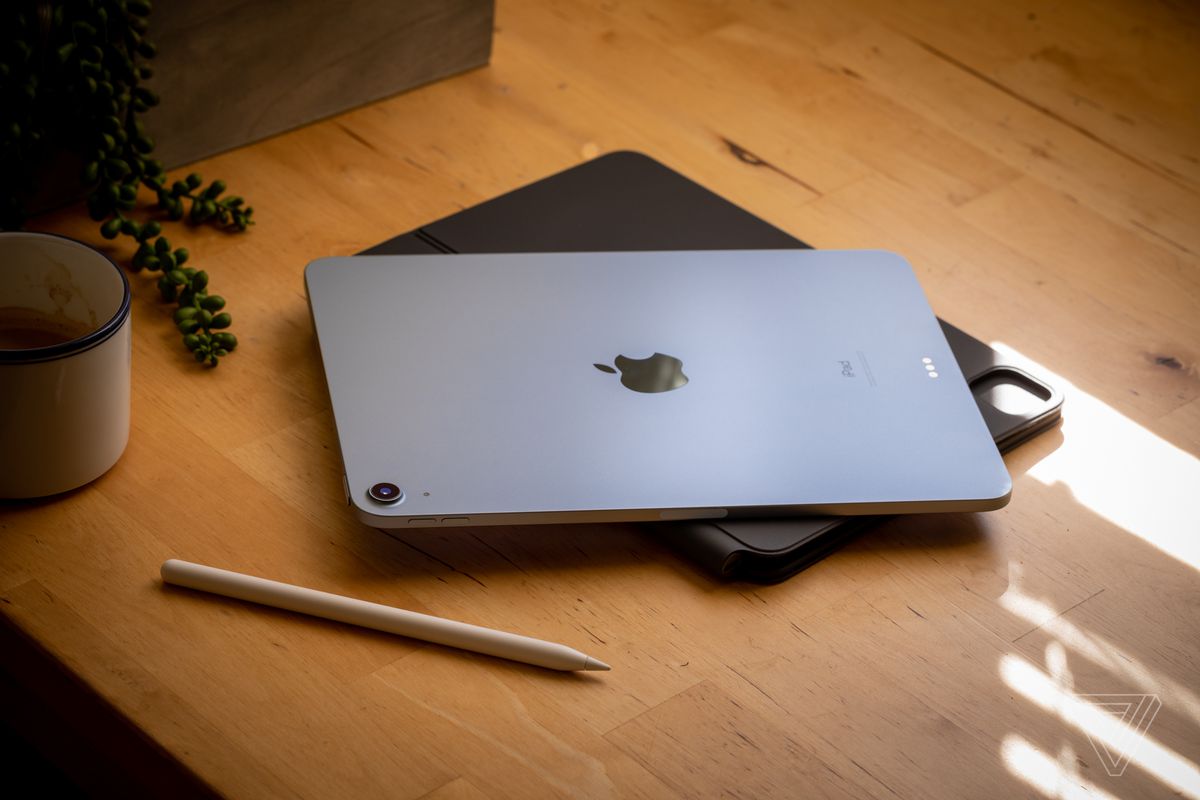 The new 2020 iPad Air and iPad Mini have a similar design and shape to the iPad Pro
