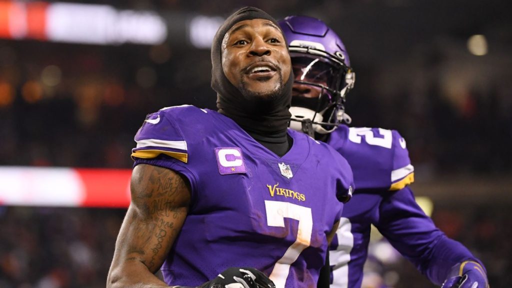 CB Patrick Peterson says he's re-signed with the Minnesota Vikings