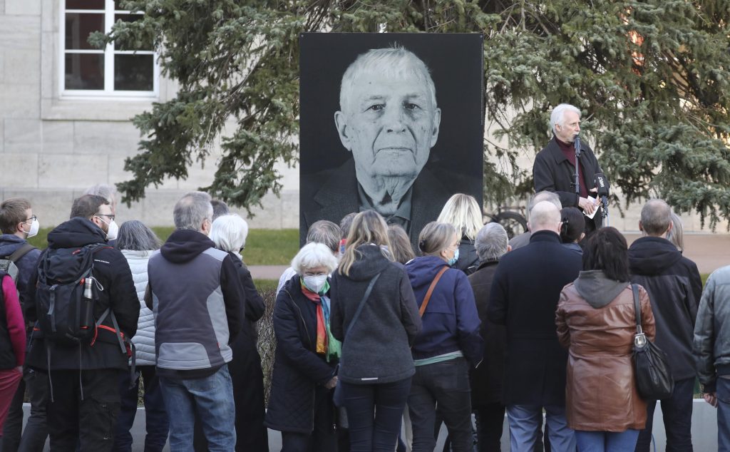 Germany honors a Nazi camp survivor, 96 dead in Ukraine