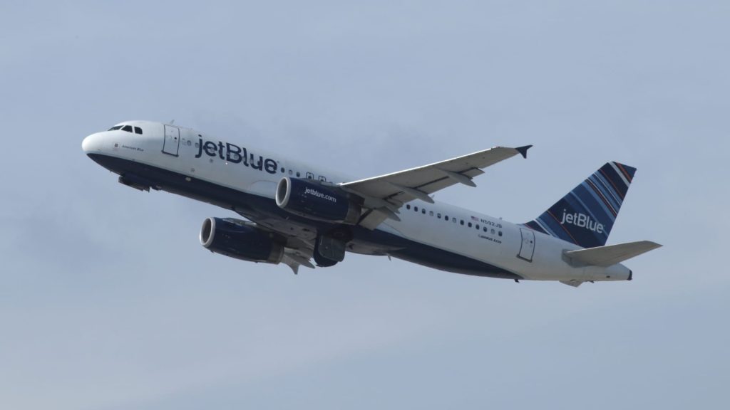 JetBlue offers flight attendants $1,000 attendance bonuses for spring travel boost