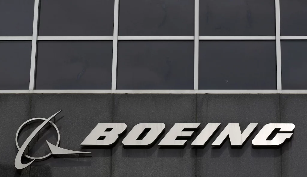 Boeing moves its headquarters from Chicago to Arlington, Virginia.