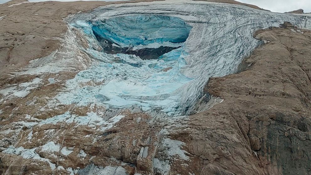 Alpine glacier ripped off, killing at least 6 hikers