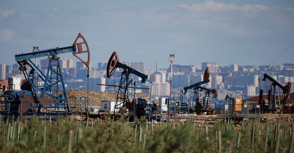 Oil prices drop by more than $4 before a potentially big interest rate hike in the US