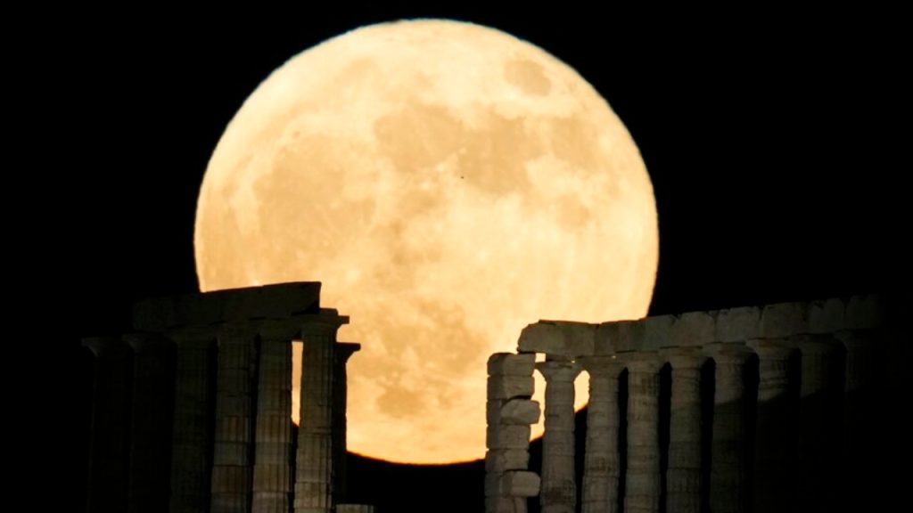 The last supermoon of the year will take place on August 11, 2022