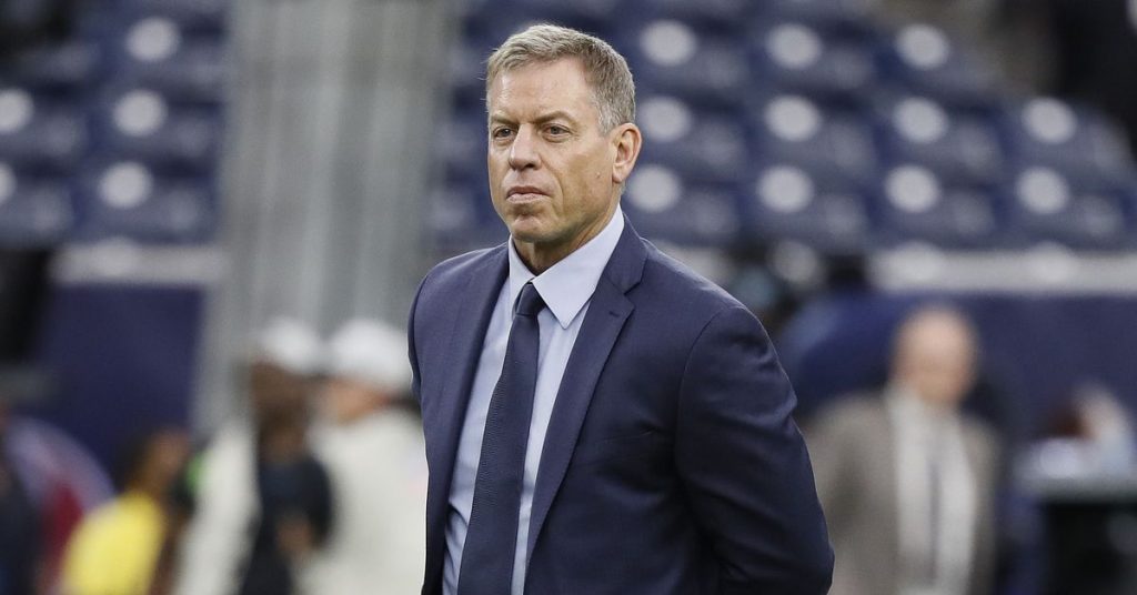 Troy Aikman: 'It's really amazing how far the giants have fallen'