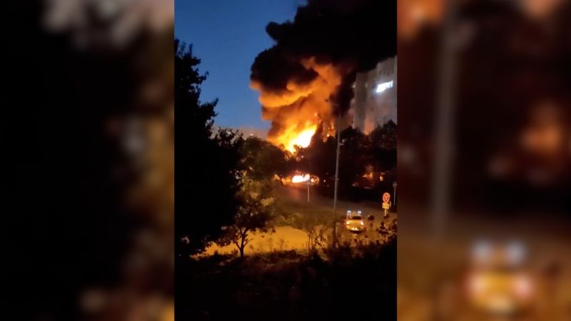 Russia: Military plane crashes in a residential area, according to official media