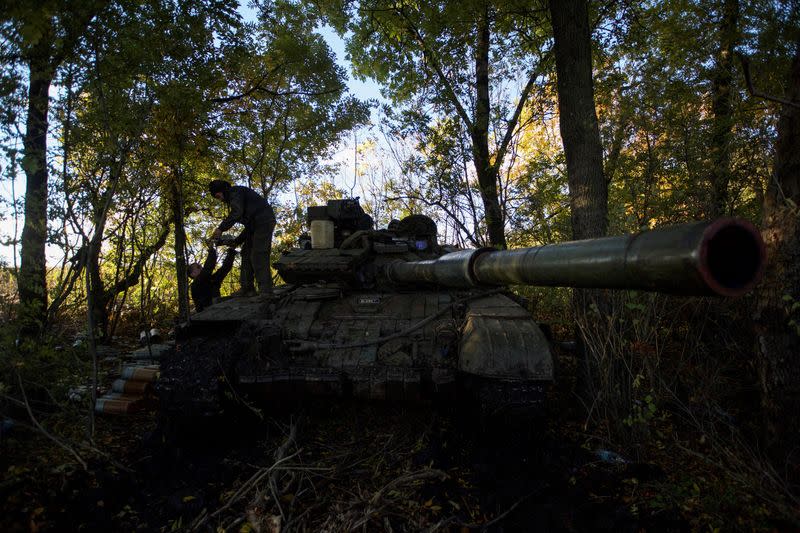 Ukrainian forces seize key town, Russia launches more missiles