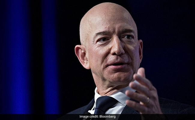 Jeff Bezos warns of a recession, advising people not to buy televisions and refrigerators this holiday season
