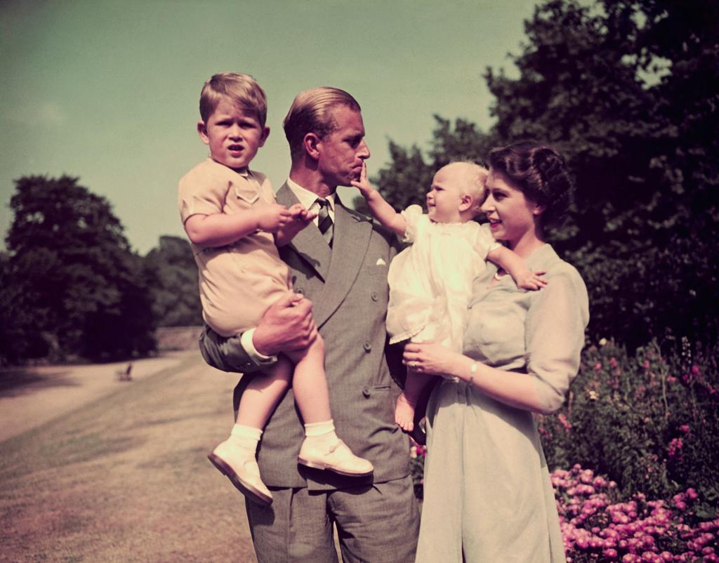 Hilarious portrait of the royal family