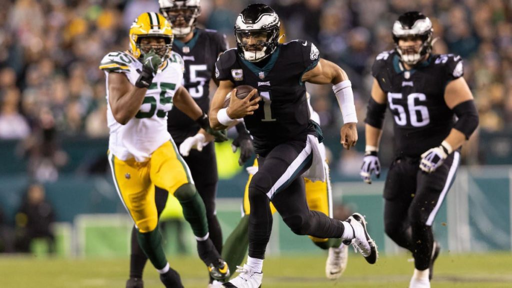 Eagles score against Packers, takeaways: Jalen Hurts dominates as Philly scores its 10th win;  Aaron Rodgers injury
