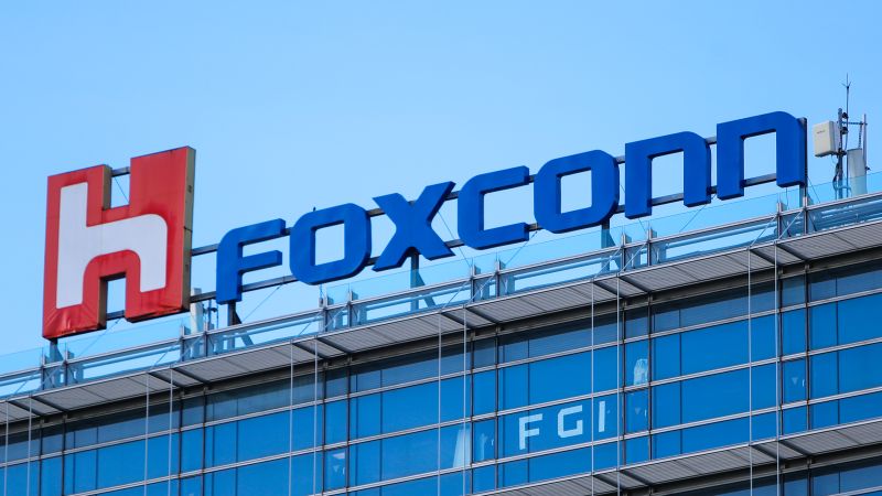 ZHENGZHOU, China: Protesters at a Foxconn factory clash with police, videos emerge